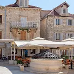 Tudor 1 * Hvar Town