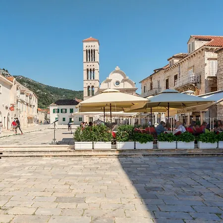 Tudor 1 Hvar Town
