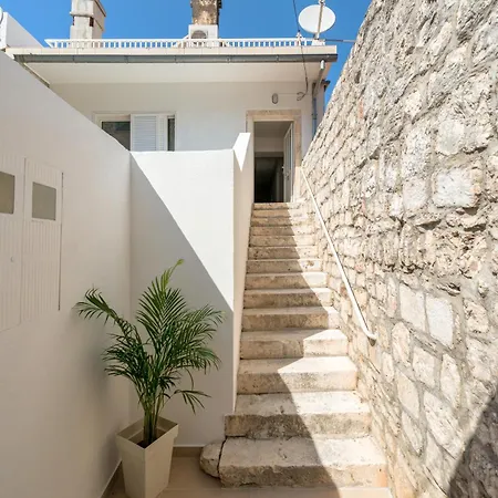 Tudor 1 شقة هفار