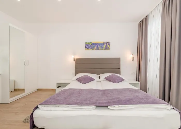 아파트 Tudor 1 흐바르