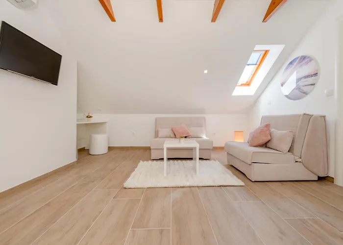 Tudor 1 아파트 흐바르